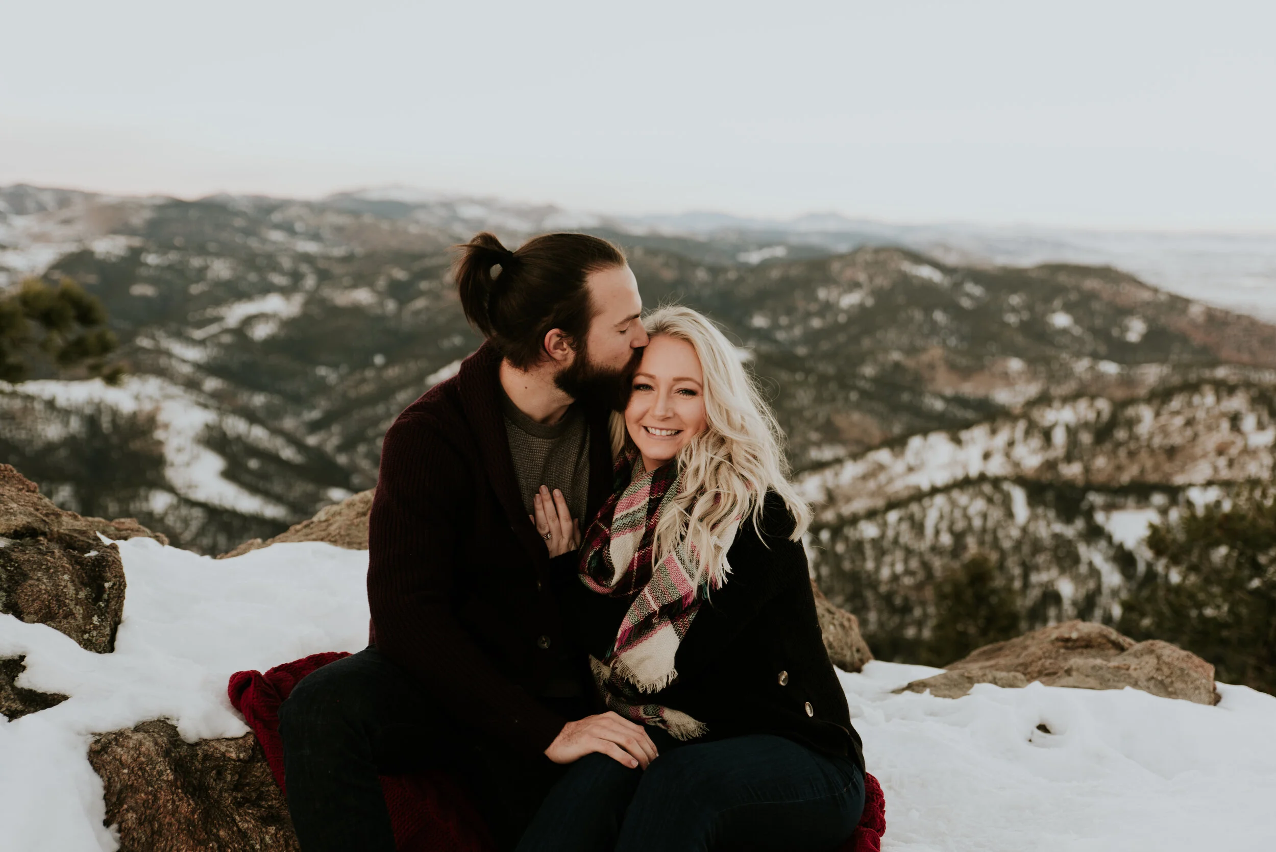 fiance-kisses-on-mountains-at-lost-gulch