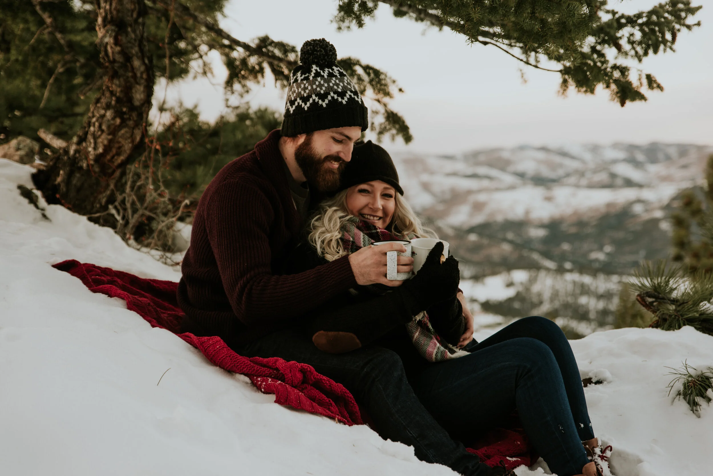 cozy-engagement-photo-at-lost-gulch