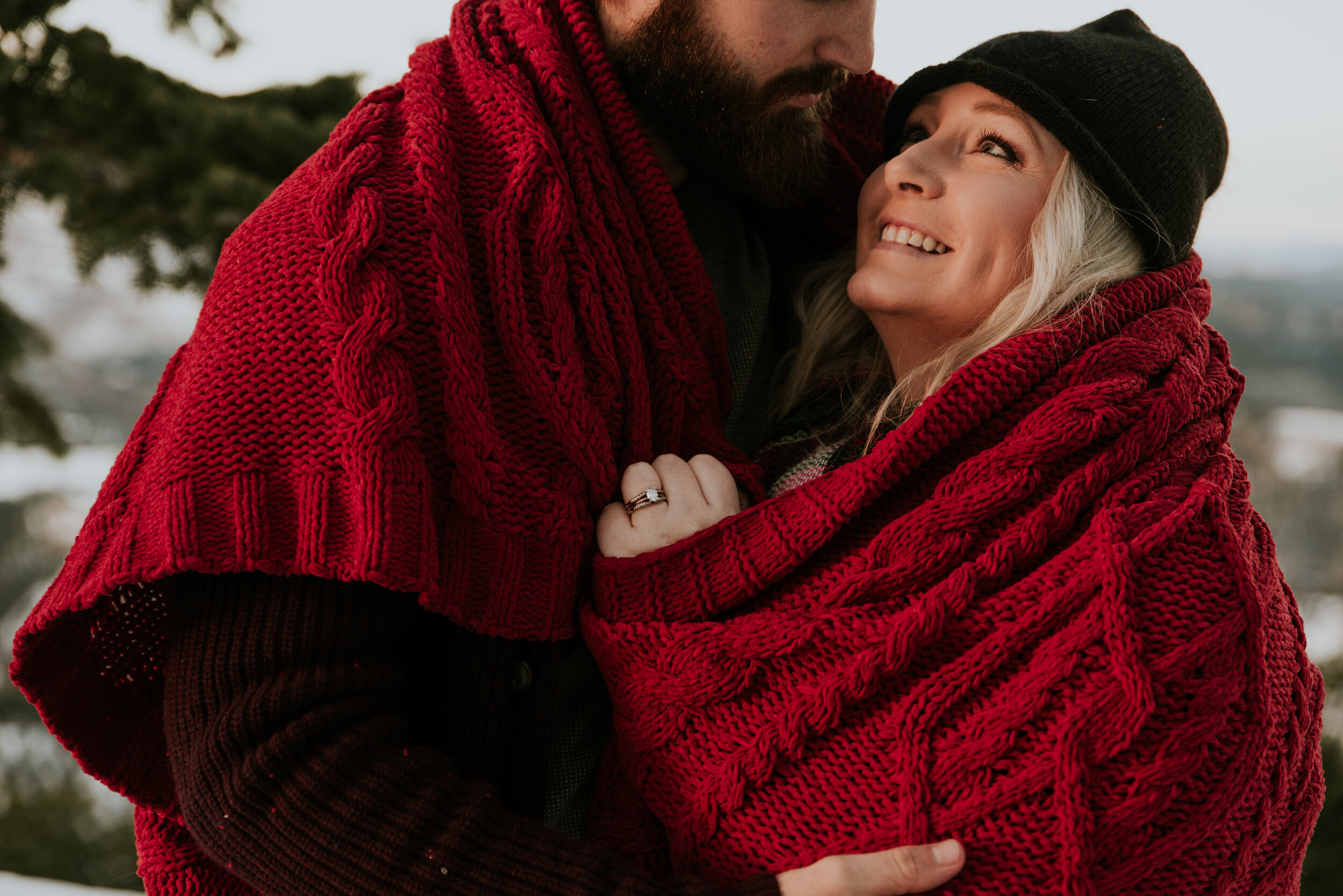 close-up-cozy-engagement-photo-at-lost-gulch-overlook