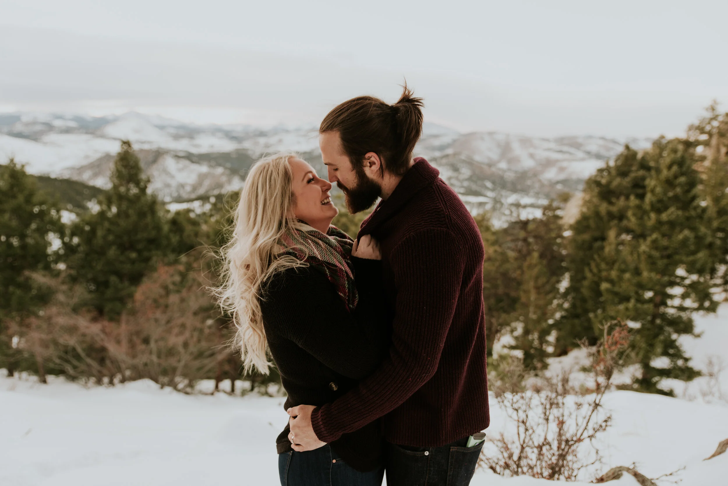 couple-kisses-in-mountains-near-lost-gulch