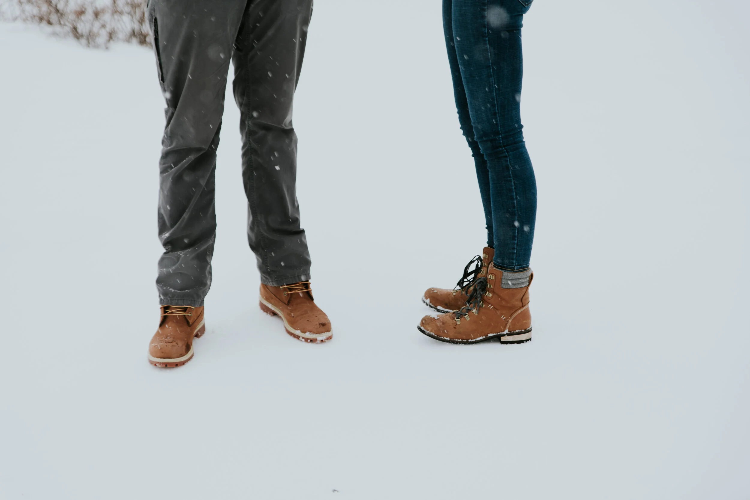 hiking-boots-in-snow