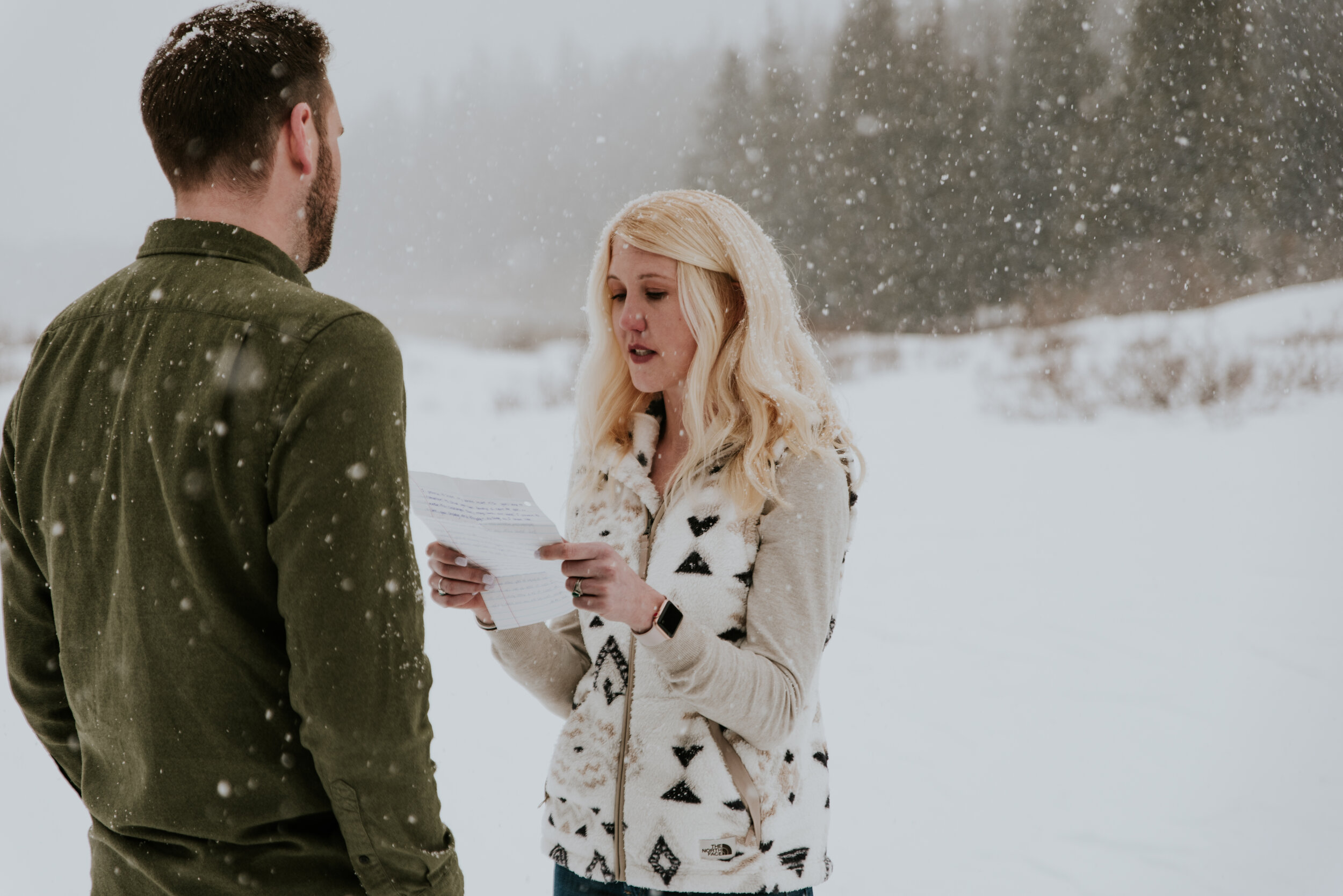 couple-shares-vows-in-snow
