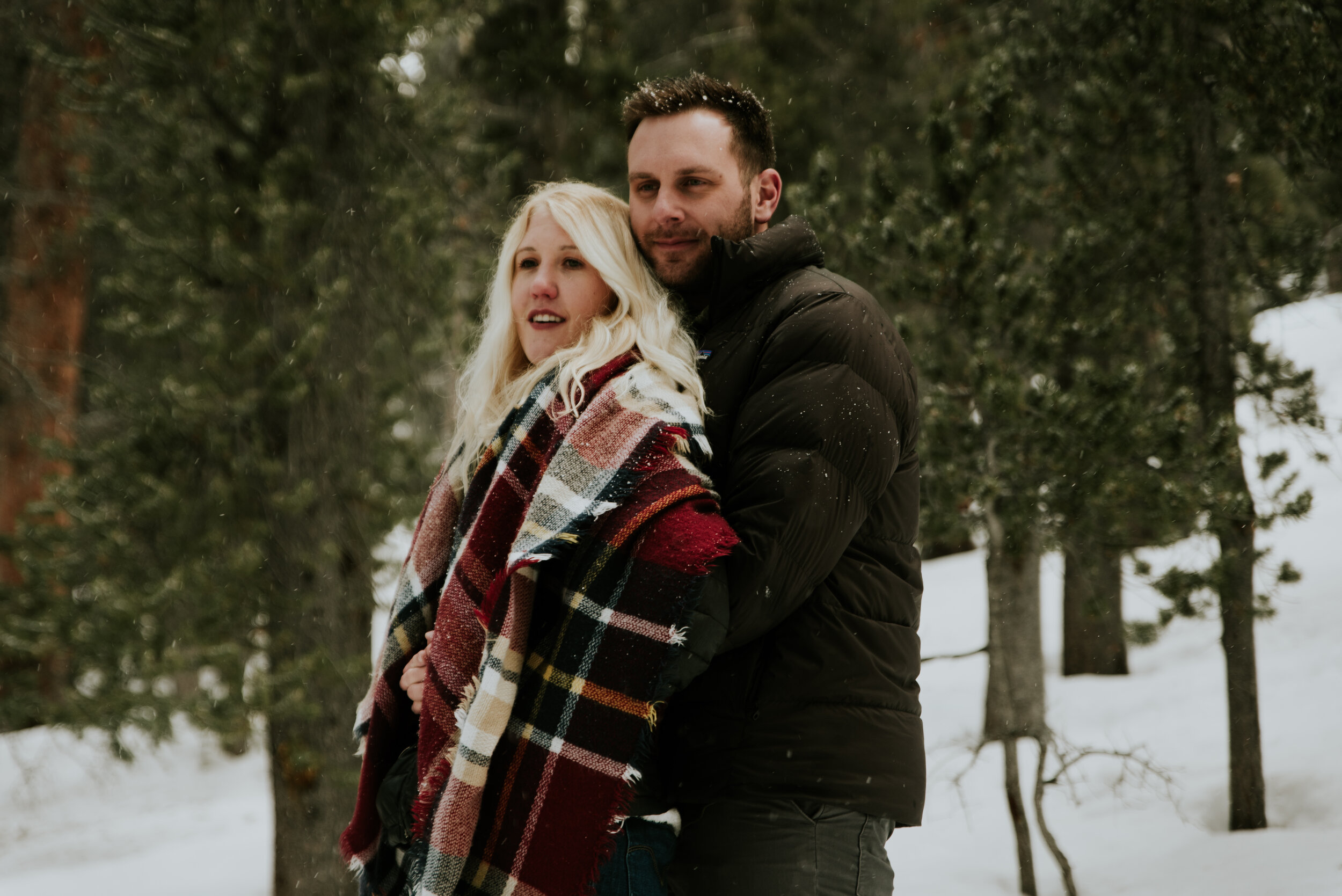couple-embrace-in-woods