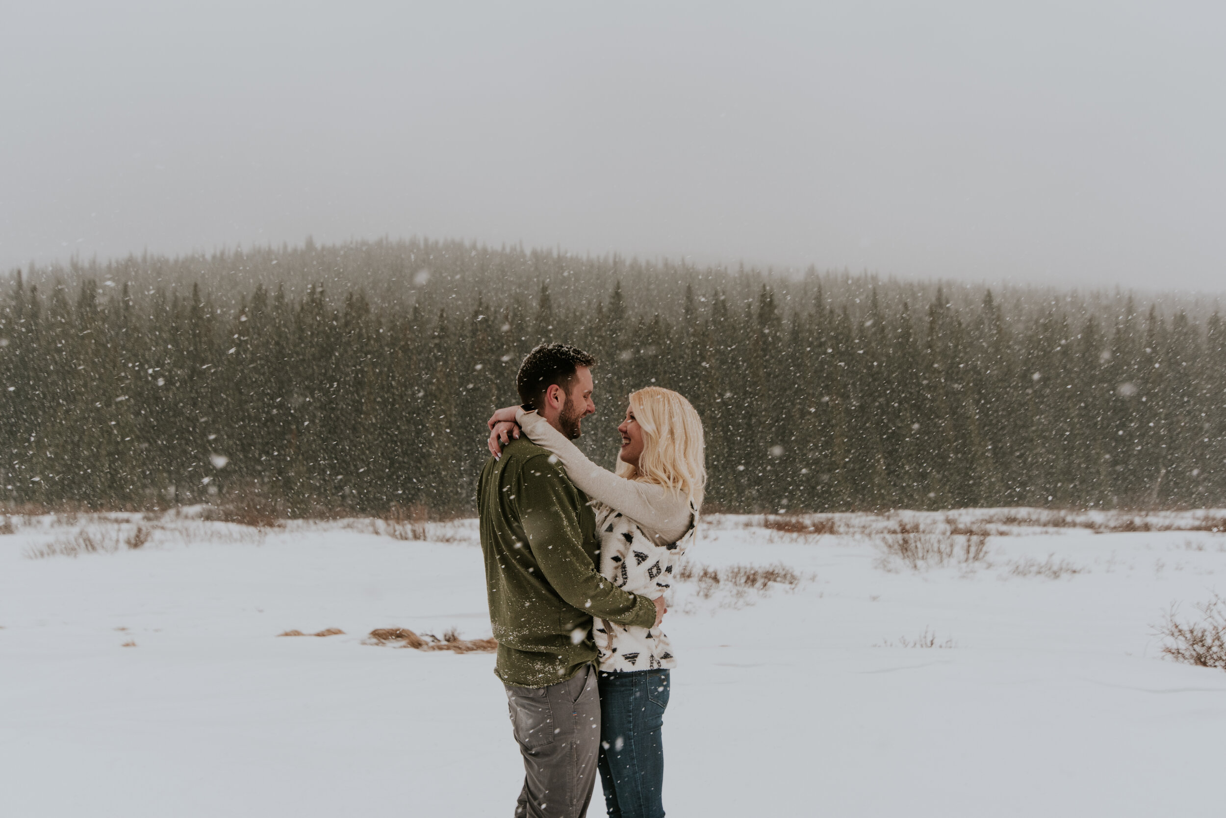 embracing-couple-echo-lake