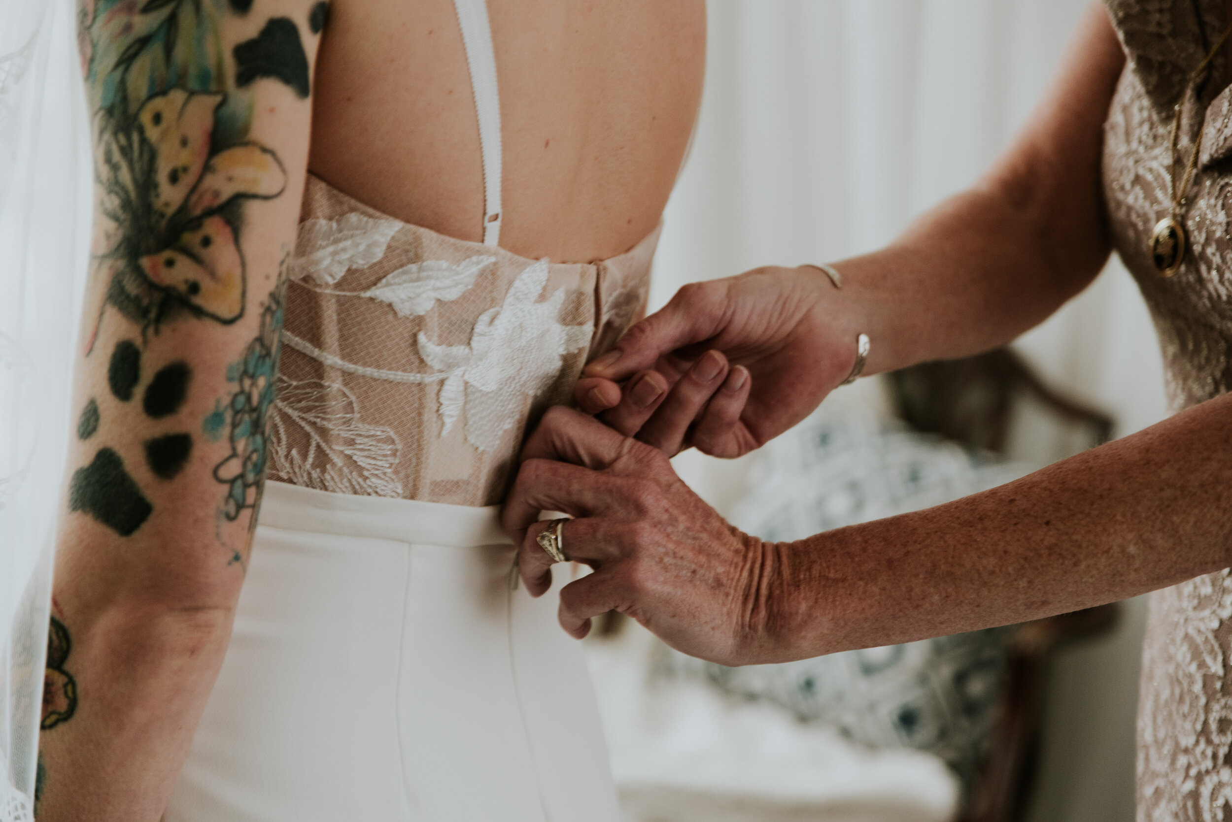 bride-getting-ready-manor-house