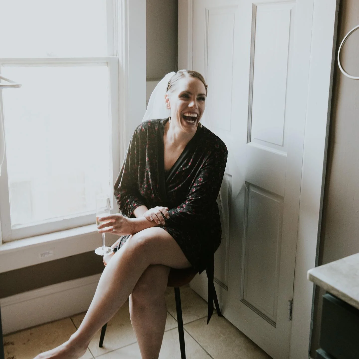 Because relaxing while dressing is fabulous 🥂