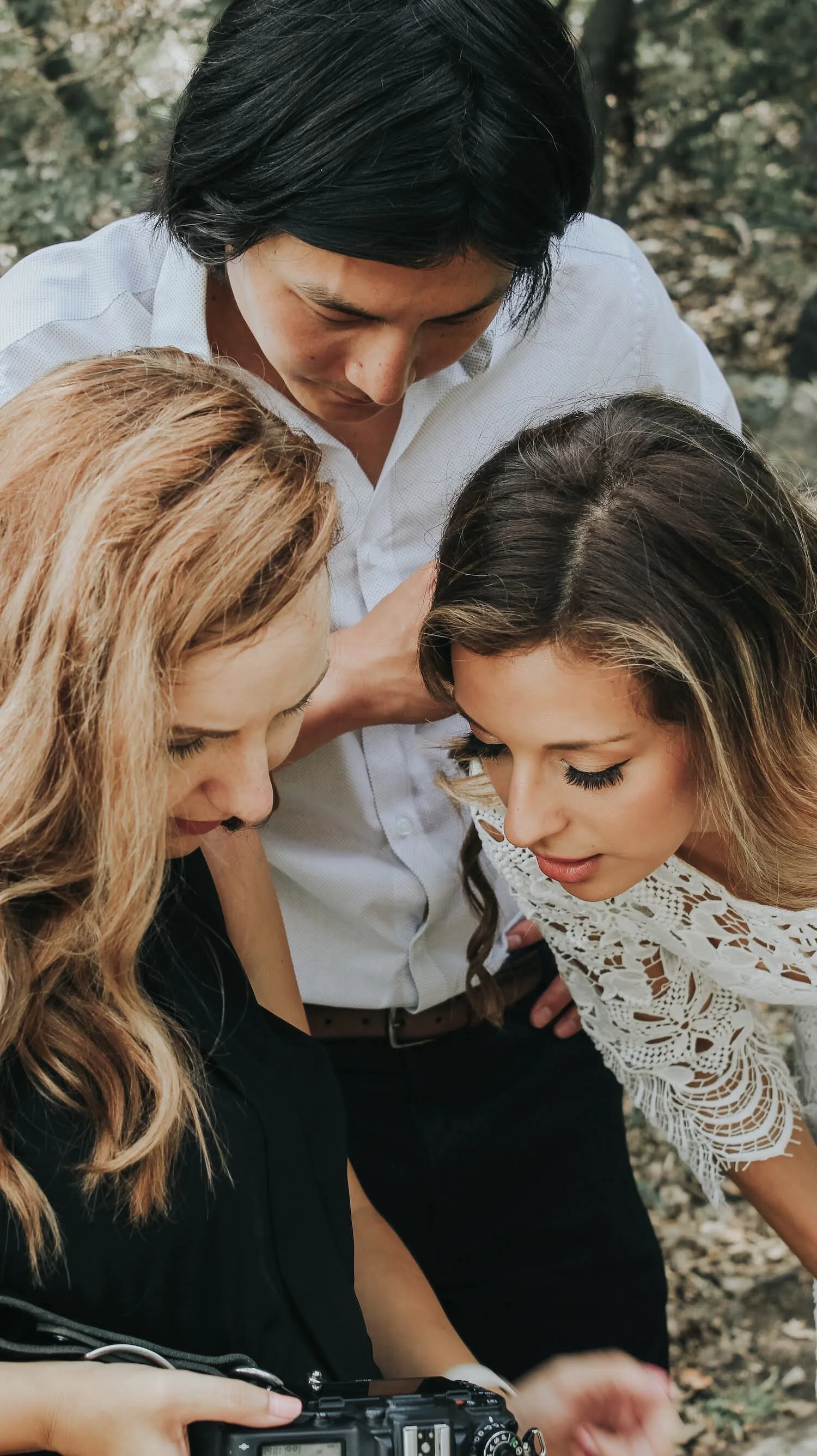 Kat Wickstrom Photography, a destination wedding and elopement photographer, shares images on her camera to a bride and groom during an elopement in California