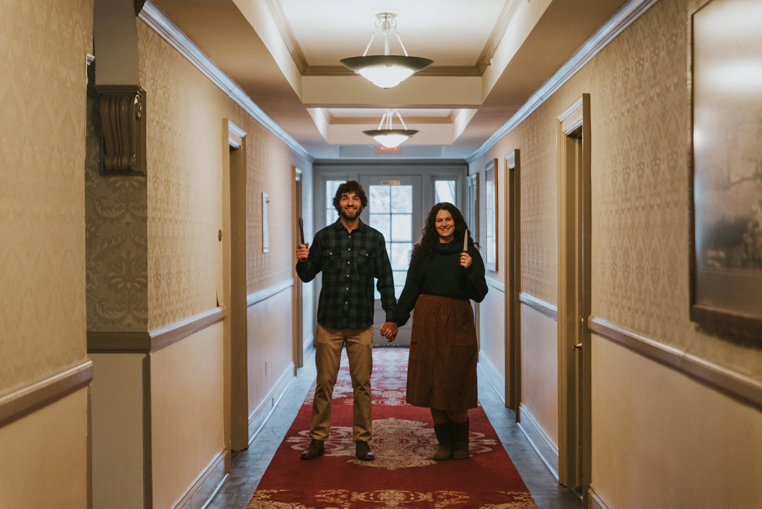 couple_in_dark_hallway_of_the_stanley