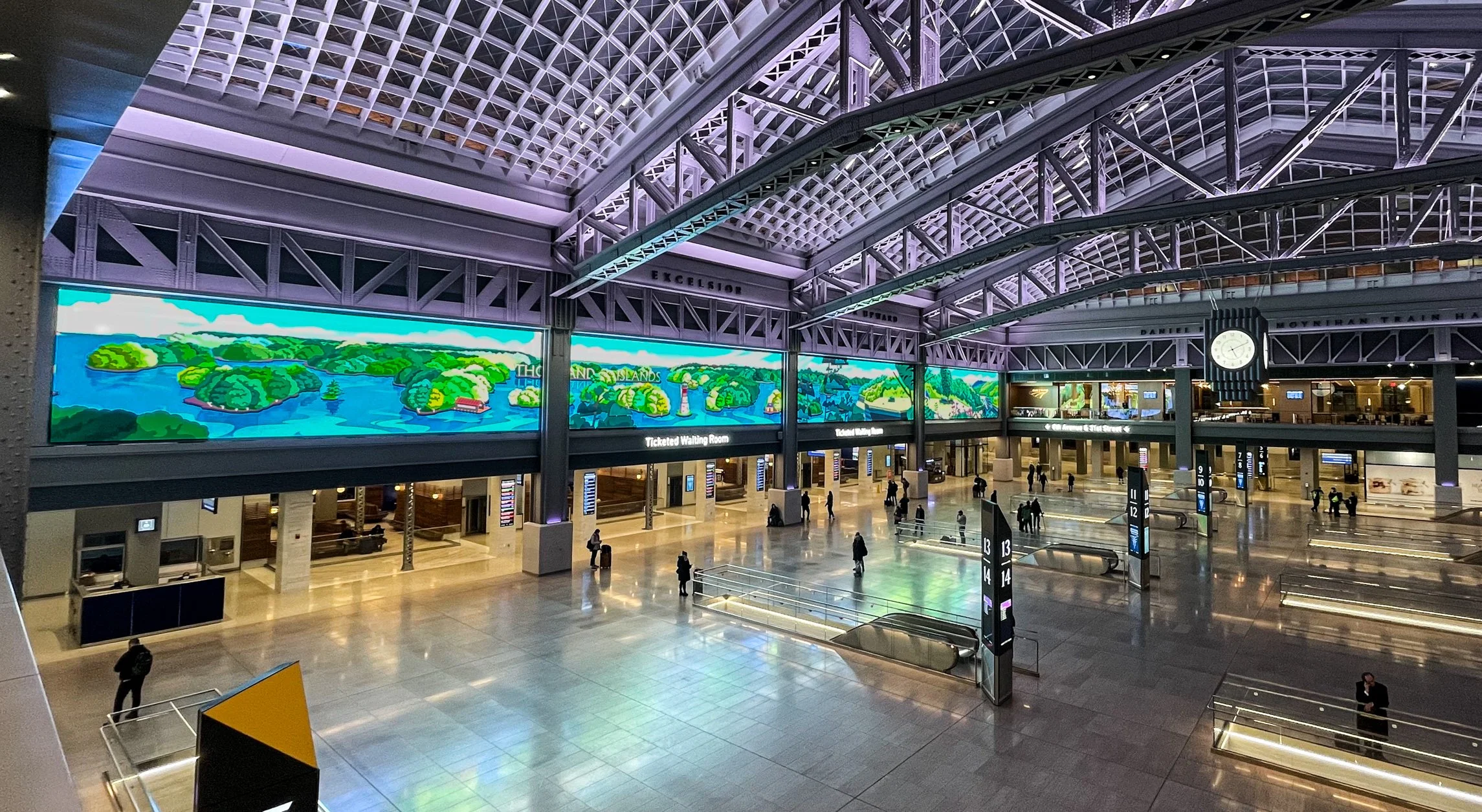Moment_Factory_Public_Spaces_Moynihan_Train_Hall_IMG_0675-WS.jpg