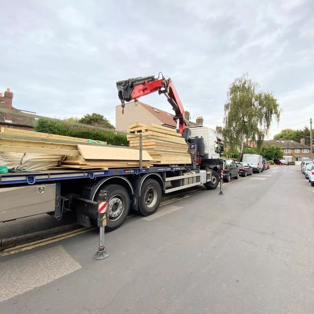 Making progress in walthamstow! 
Our studios and timber frames are built in our workshop on a farm in beautiful Somerset, they're then driven to they're forever home and carefully installed. 
.
.
.
.
.
.
.
.
.
#gardenstudio #garden #annex #garage #Wo