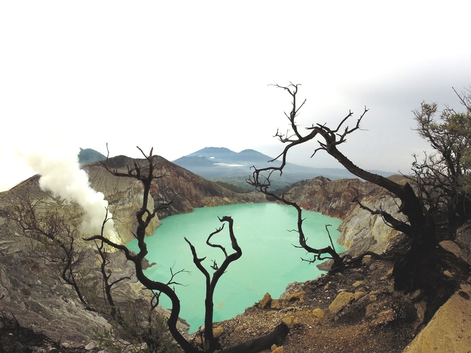 Ijen Crater_sm.jpg