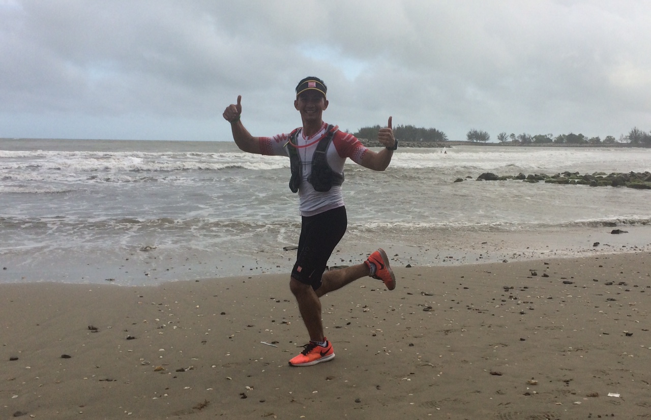 Running along the beach is of course an important part of the race: mind your choice of shoe! 