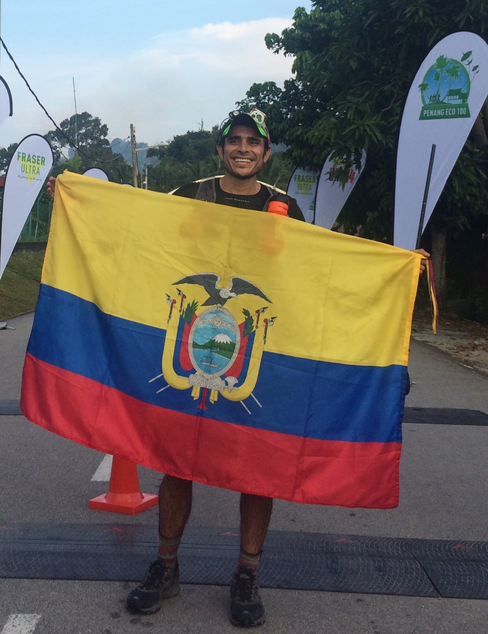 Andres Villagran passed Yuen Wan Ho in the final stages to win the men's 100 miles