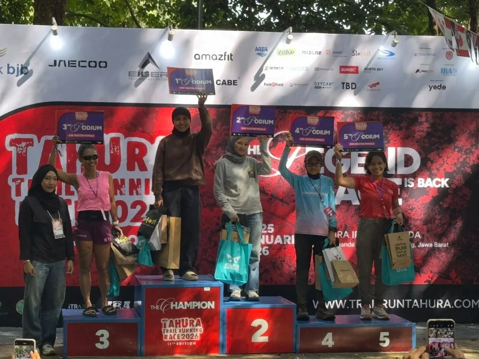 Tahura 29 podium women.jpg