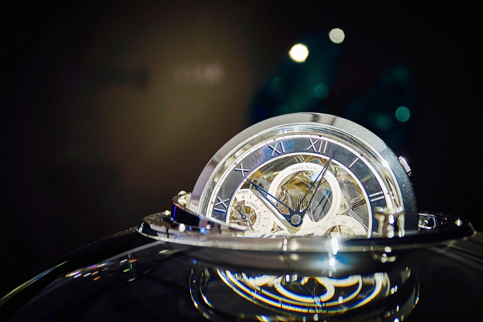 Detail of the Thomas Mercer marine chronometer by Czech glass artist Jan Frydrych Ⓒ Crystal Caviar