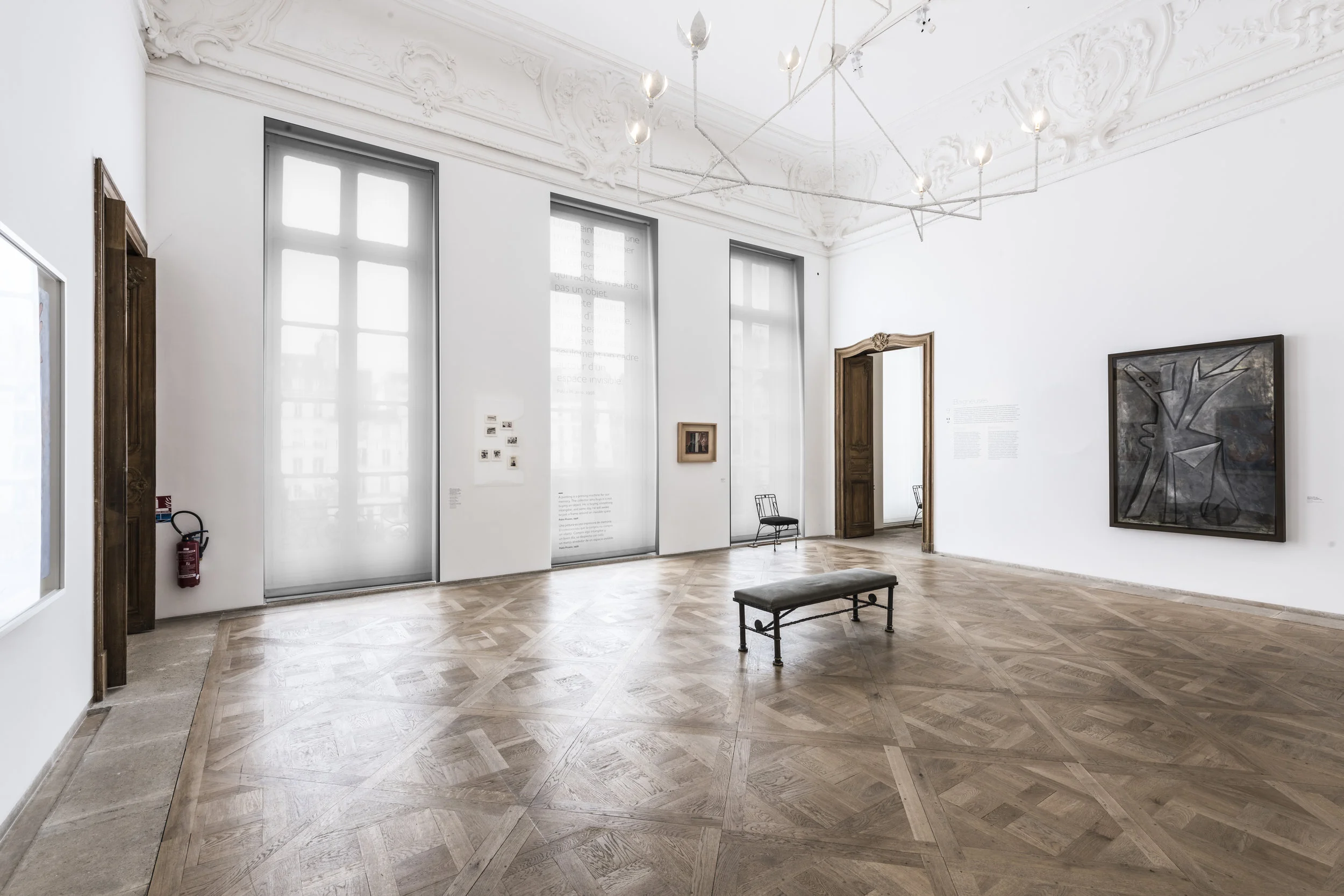 Bronze bench in the Grand Salon on the first floor of the Hôtel Salé ©Philippe Fuzeau/ Musée National Picasso-Paris