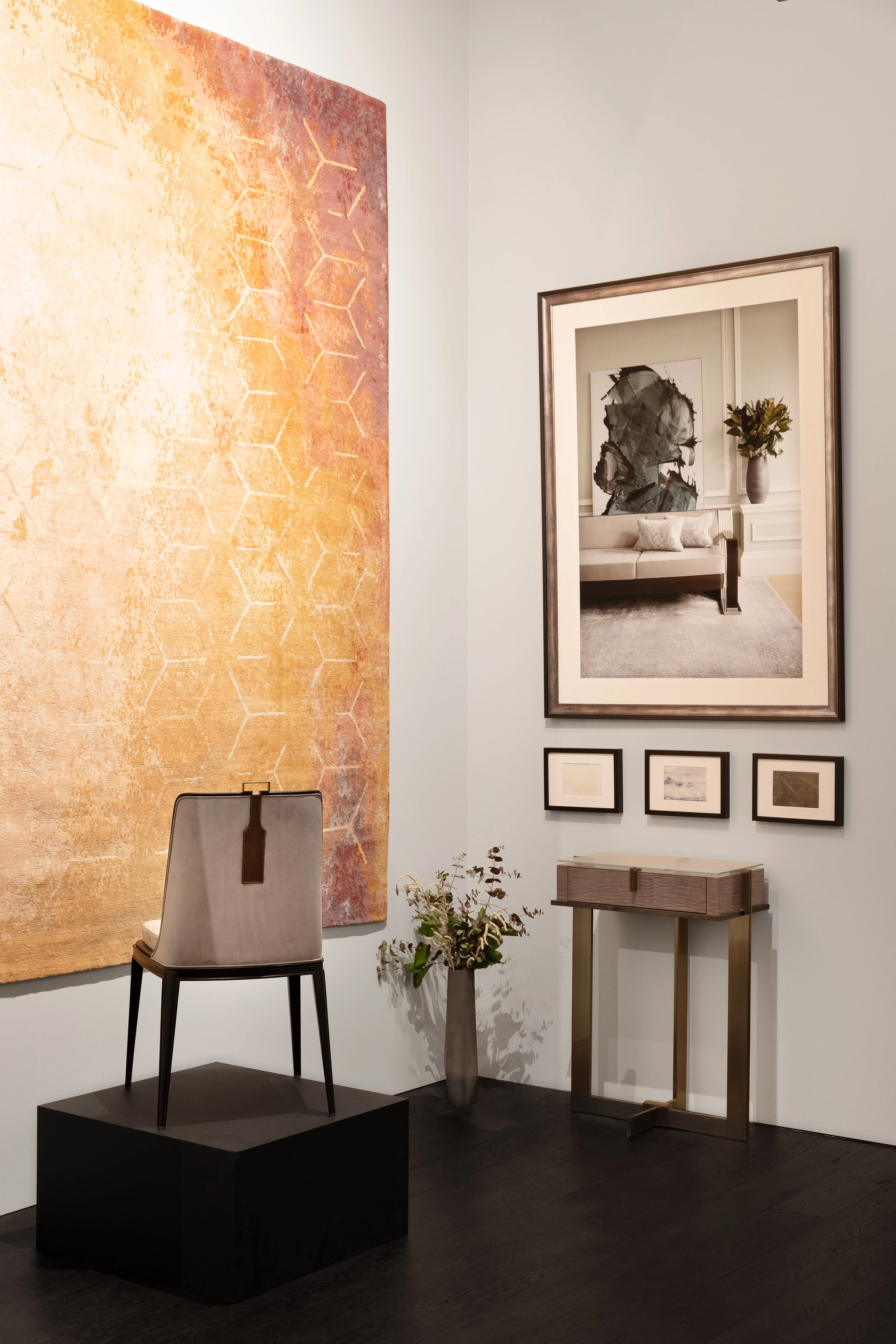 O&A London Metallah chair and Naos console and TVR rug, Salone del Mobile 2019 ⓒ Marco Bertolini