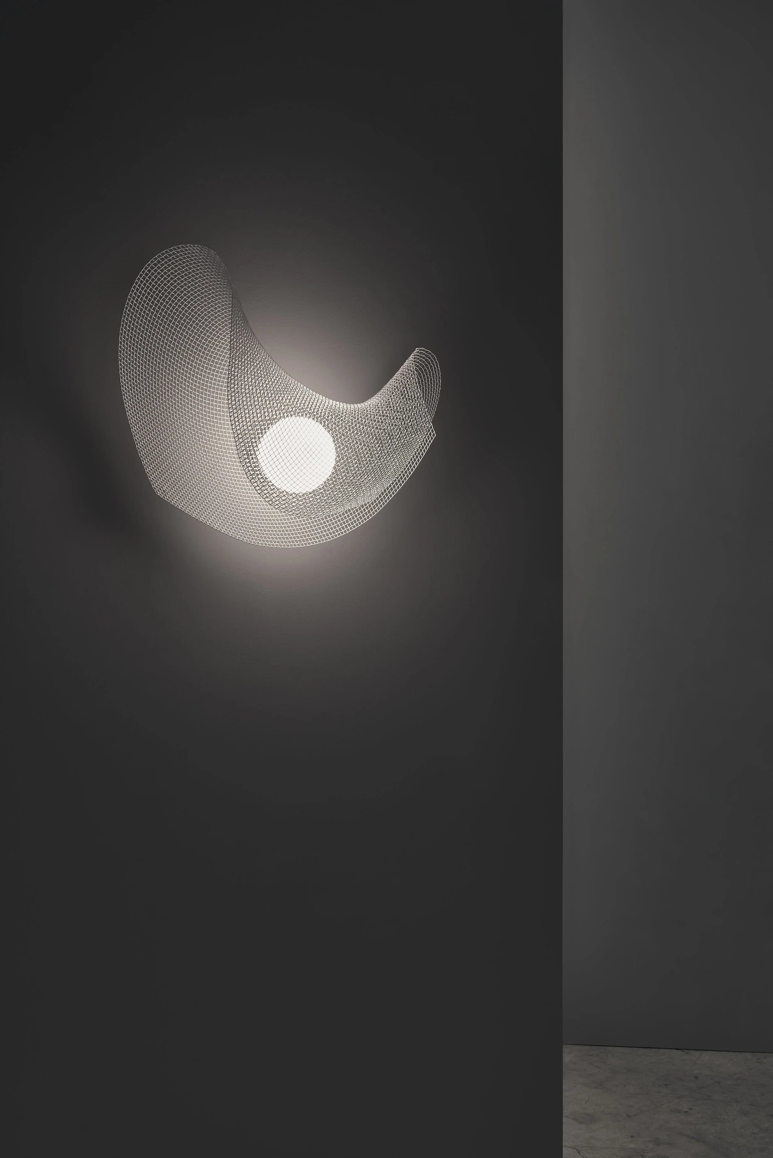 Mytilus wall light, stainless steel mesh ⓒ Arturo Álvarez Design: Arturo Álvarez