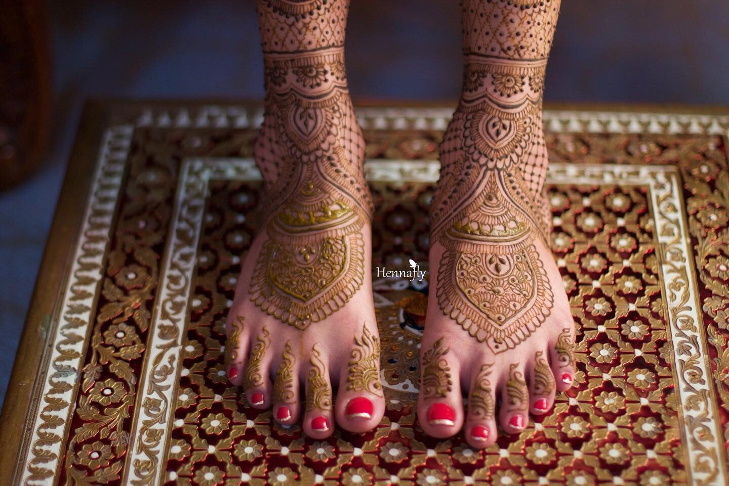 Bridal feet for Purvi✨🌸 
.
.
.
#njhenna #nychenna #nyhenna #njhennaartist #nyhennaartist #njwedding #nywedding #nycwedding #njindianwedding #njbride #nycbride #indianwedding #pakistaniwedding #hennaparty #mehndidesign #arabichenna #floralhennadesign