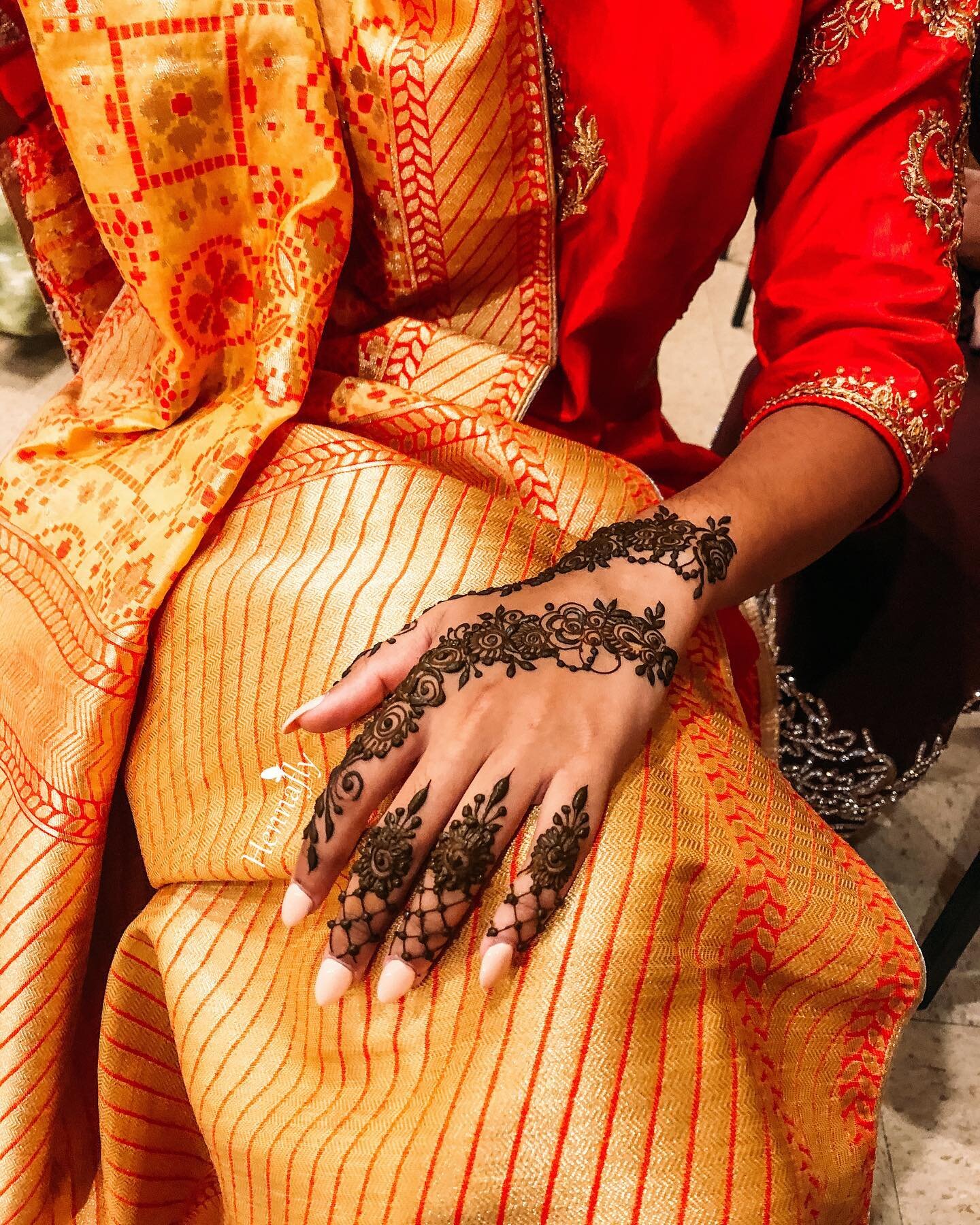 Flowy party henna design! ❤️ #Hennafly