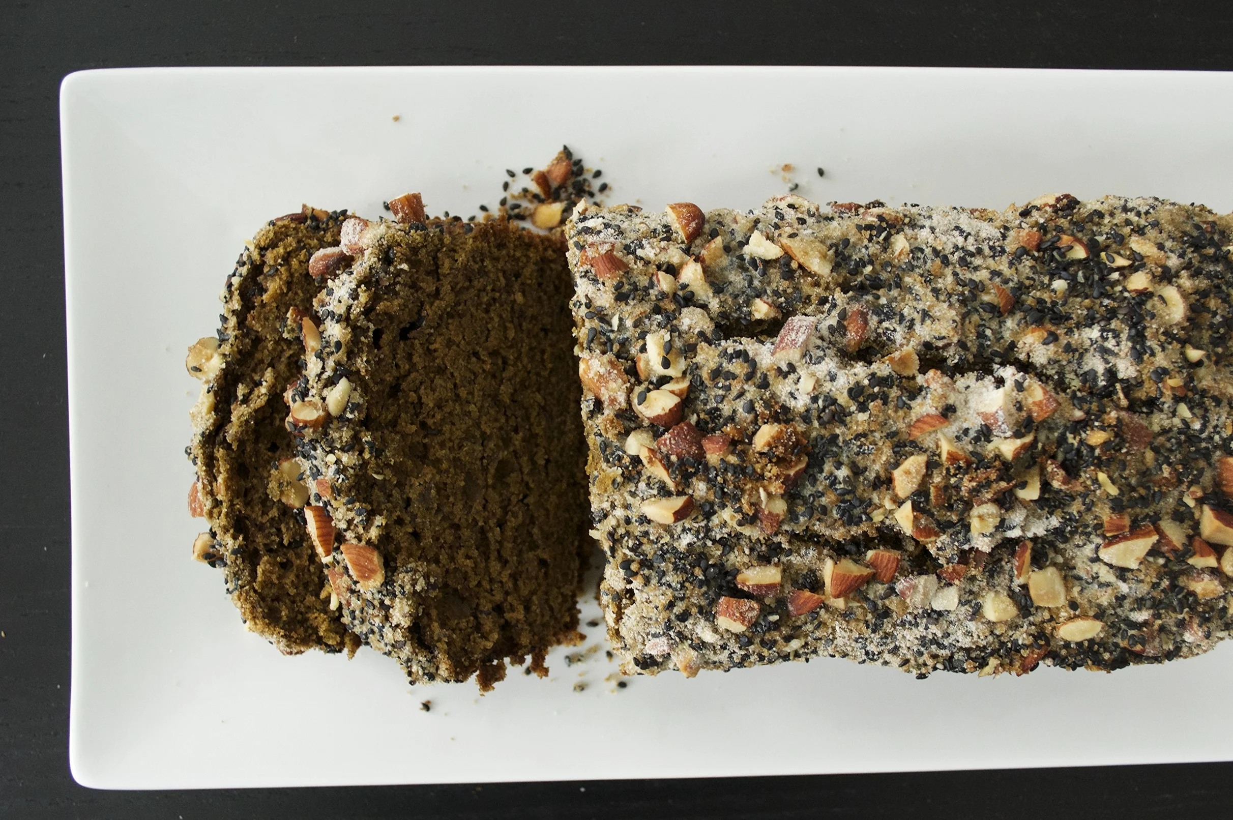 matcha-banana-bread-black-sesame-almond-crumble-overhead-sliced-molasses-and-mayhem.jpg