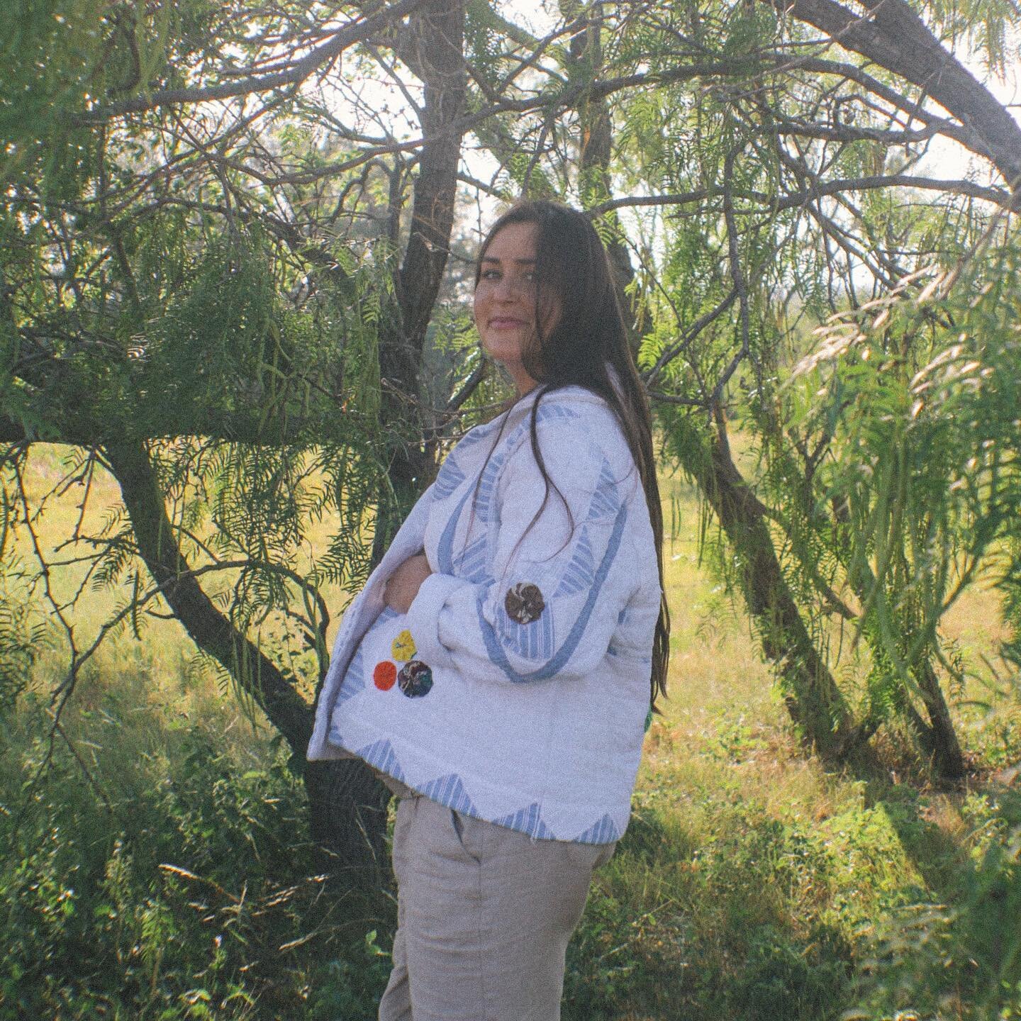 Quilt coat for @alexmonroecsorba &amp; a matching blanket for Lou 🤍 she picked this quilt w/ handmade yo-yo embellishments &amp; checkers sear-sucker details.
A joy to dress my bestie &amp; shoot maternity pics to document the season. LOVE YOU ALEX!