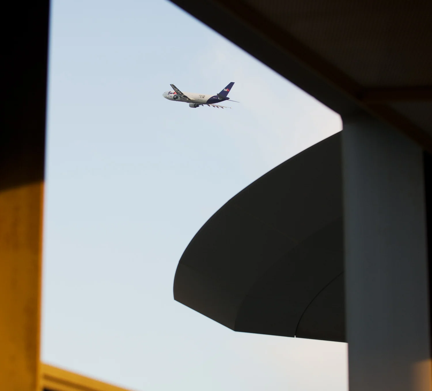 airport-airplane-thru-window.jpg