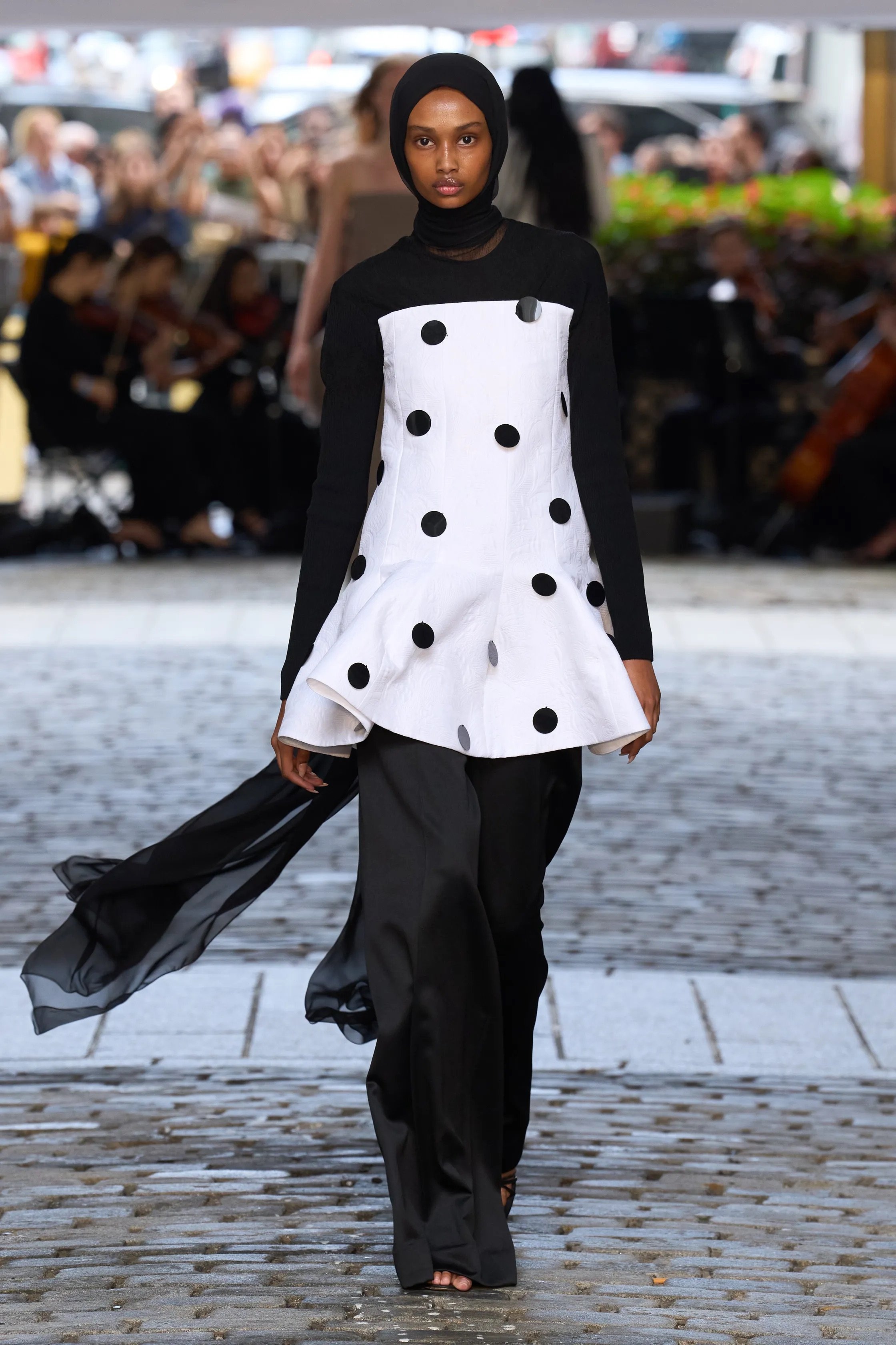 00004-prabal-gurung-spring-2025-ready-to-wear-credit-gorunway.jpeg