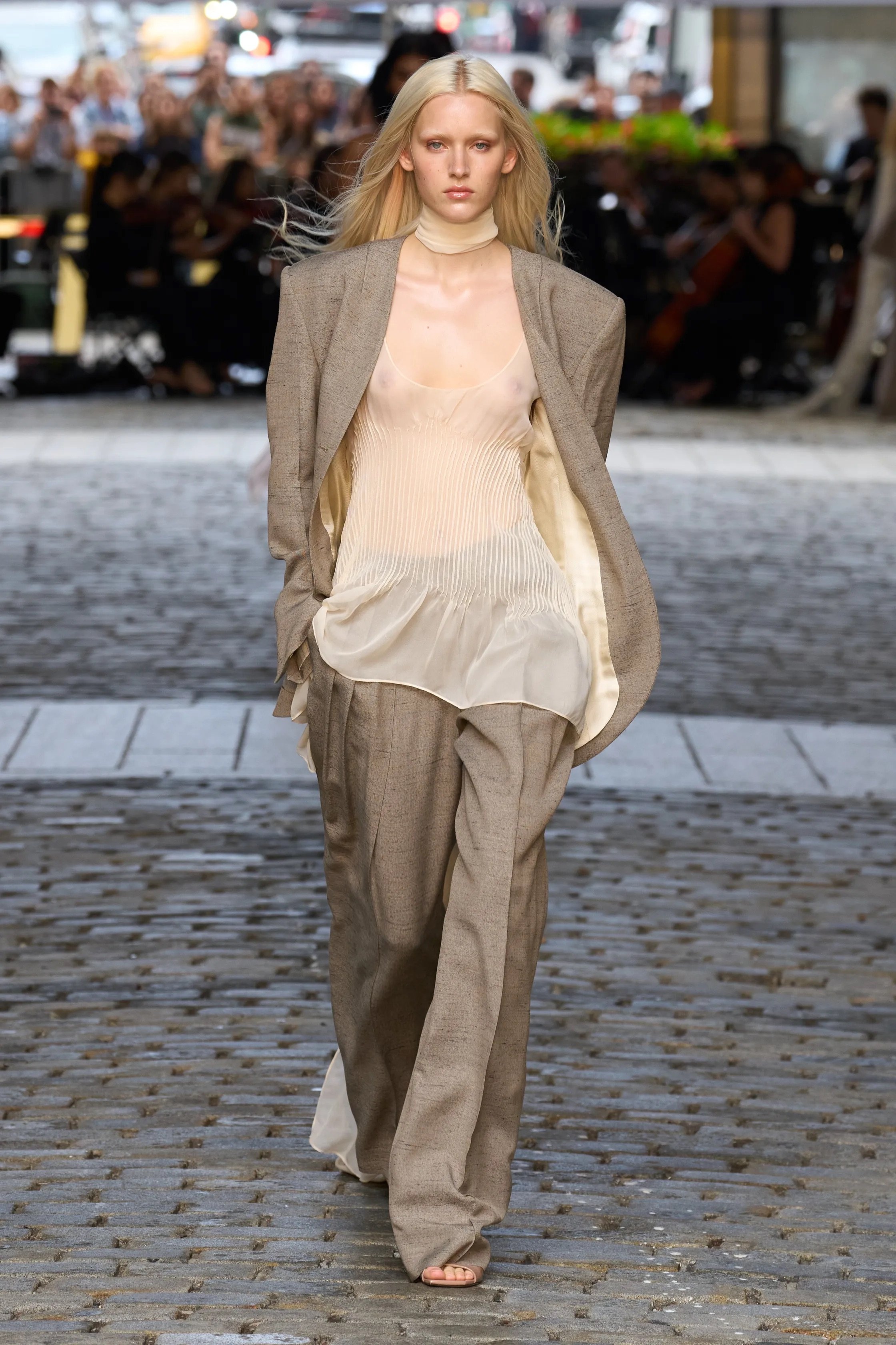 00011-prabal-gurung-spring-2025-ready-to-wear-credit-gorunway.jpeg