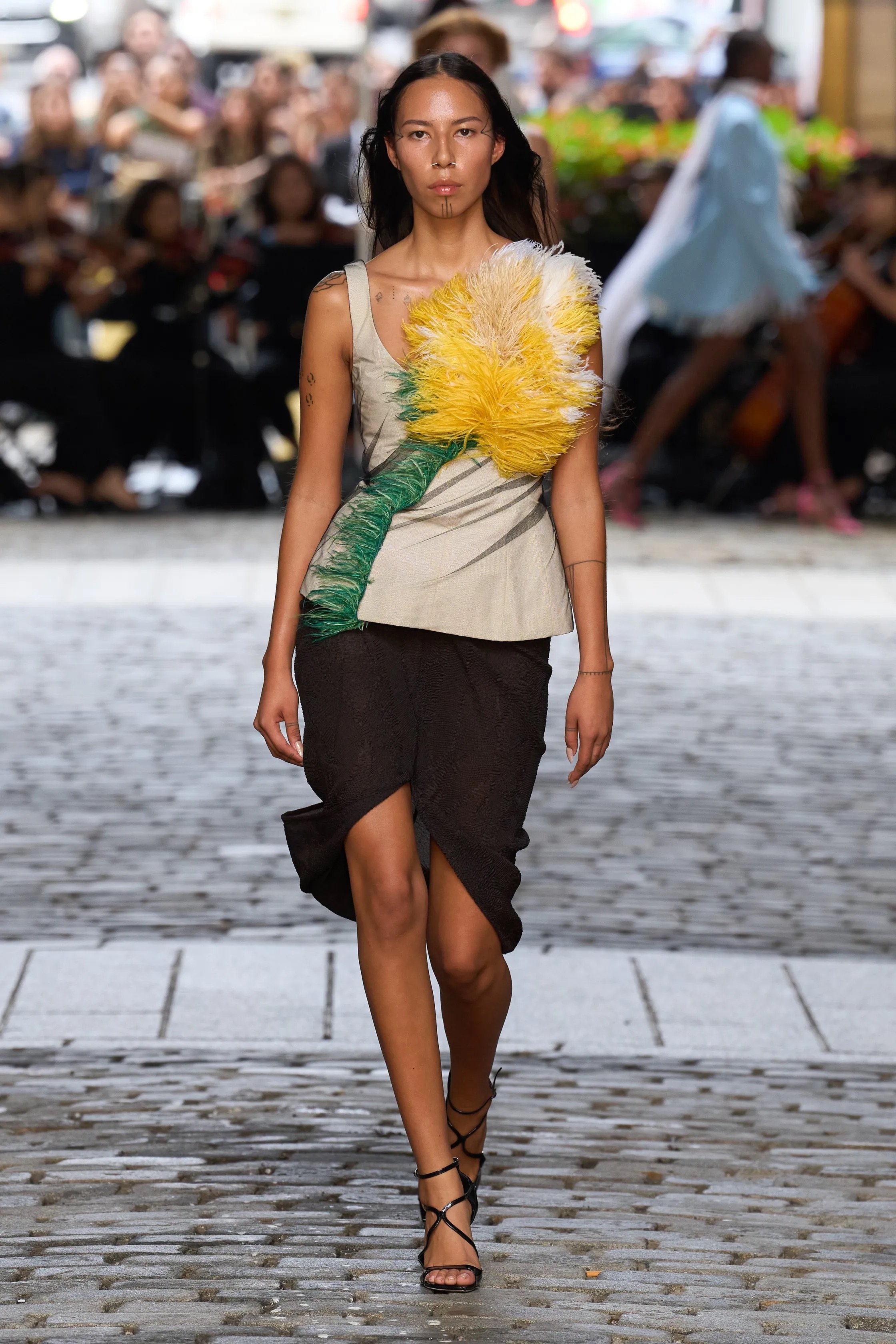 00027-prabal-gurung-spring-2025-ready-to-wear-credit-gorunway.jpeg