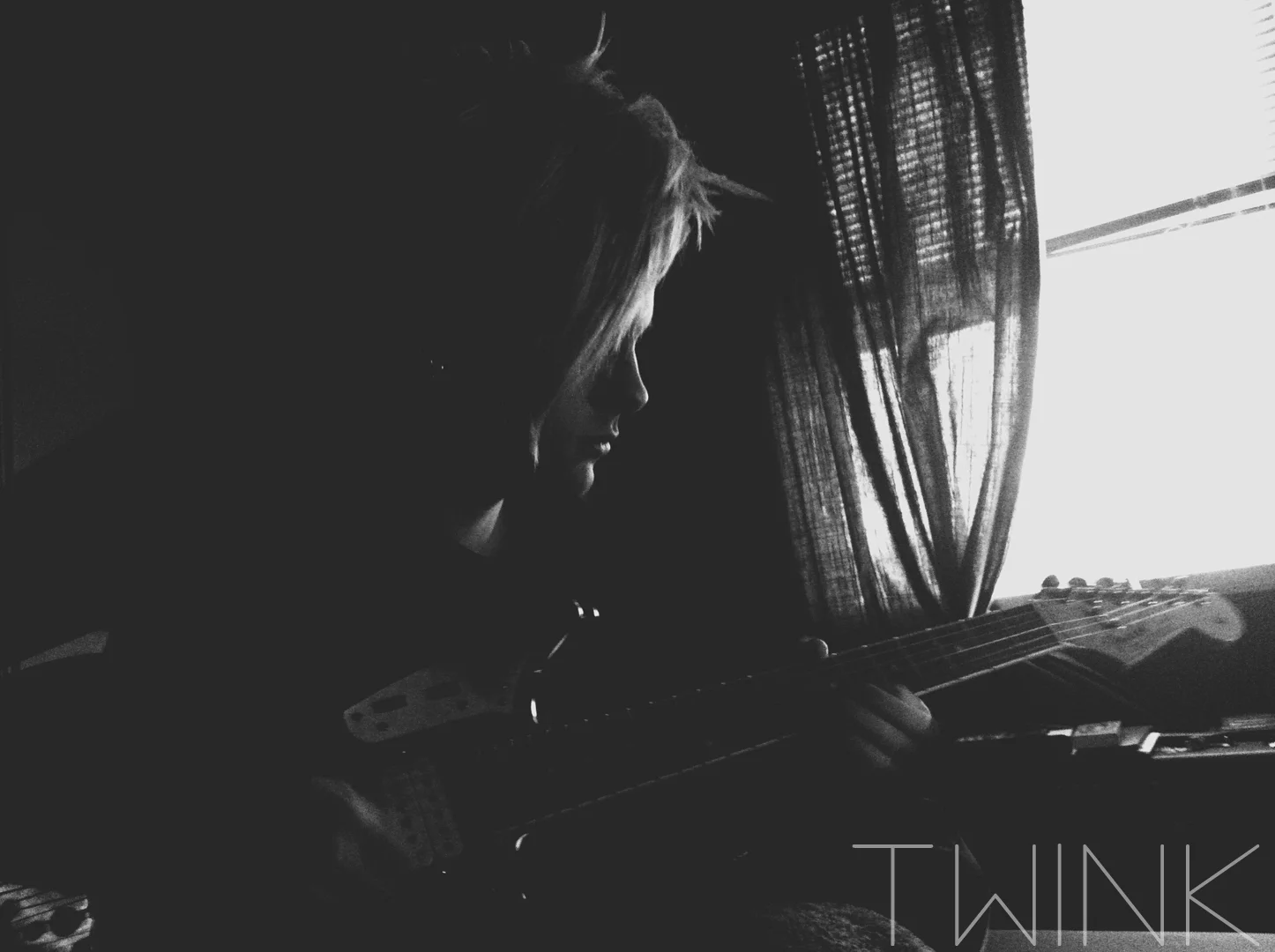 tommyguitar.jpg