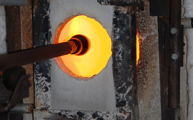 Rick is reheating the hot glass during the shaping process, in the "glory hole". The Day tank with Rick Strini