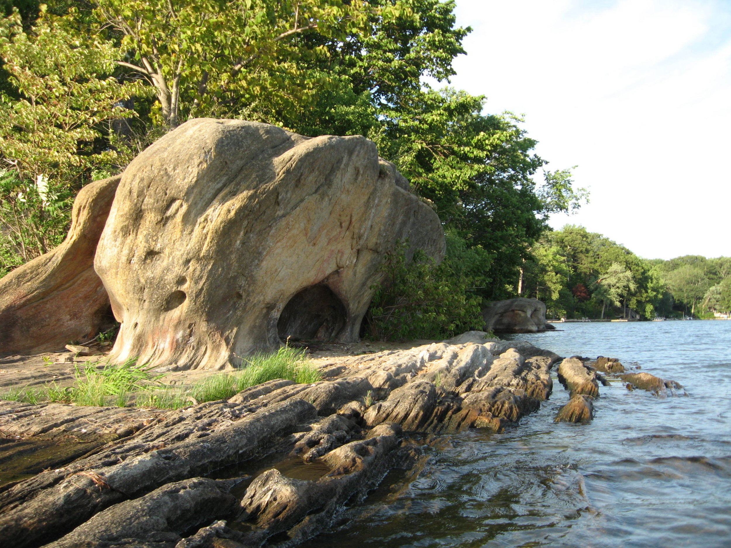 The Ovens and glacier-grooving of the bedrock