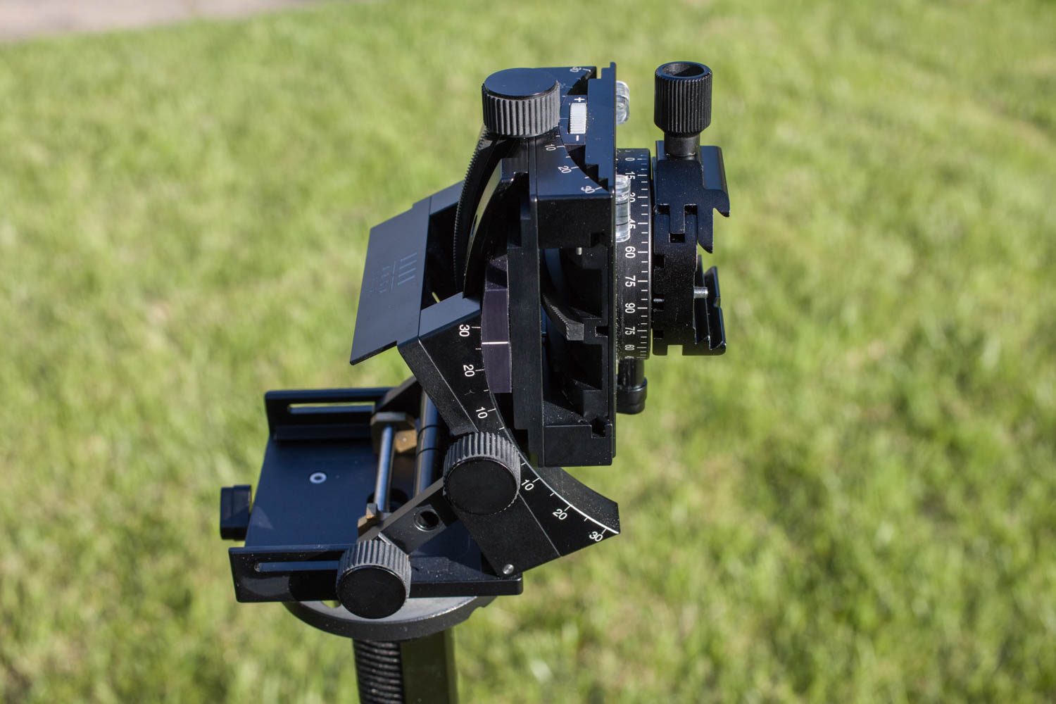 Here the Cube's bottom knob is used to get a vertical configuration. 