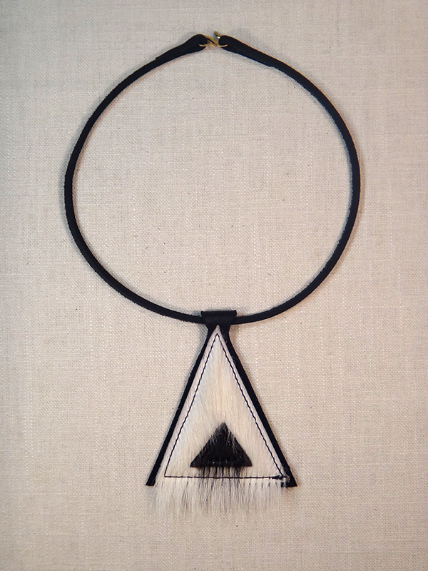 wh w bl tri w necklace.png