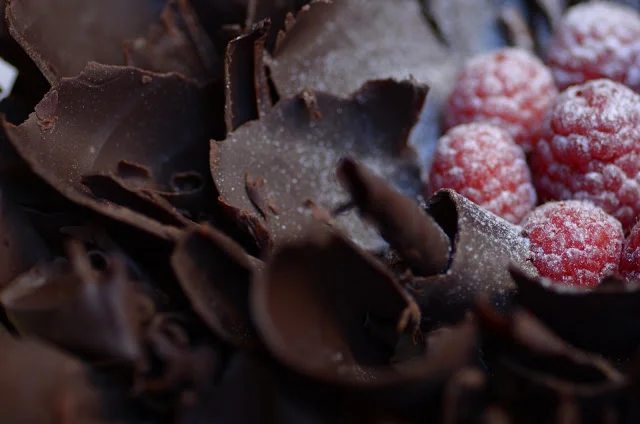 chocolate_raspberry_cake_1.jpg