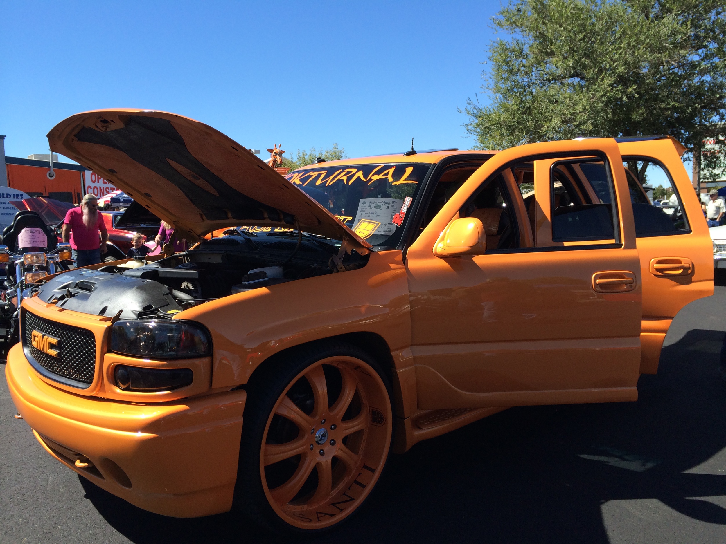 Albuquerque - Parking Lot Car Show