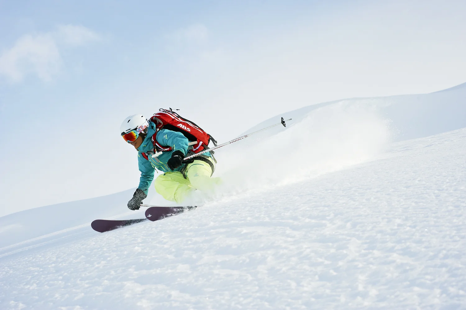 ALASKA_IZZY_GIRO_ACTION.jpg
