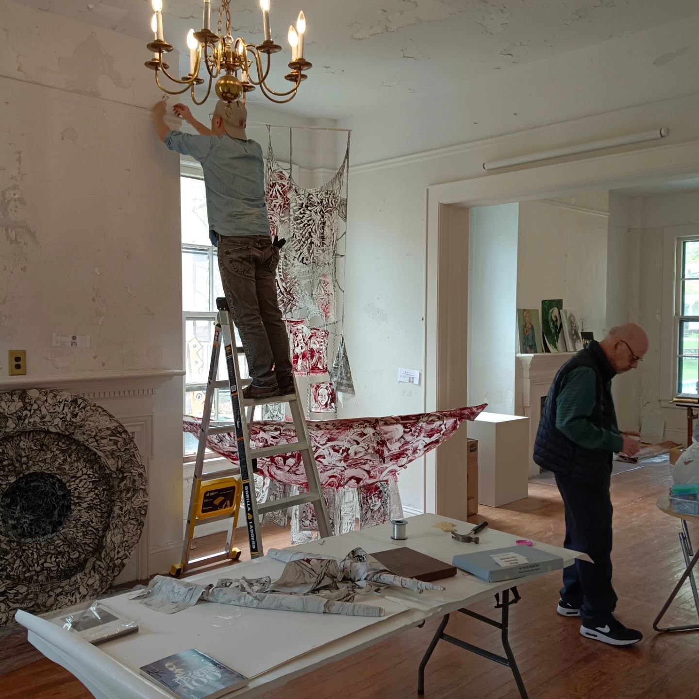 Governors Island 🏝 Nolan Park House 7b we made progress of 2nd day installation. The exhibition will be open to the public on May 10. Check with us. #peoplesmoverments #sunflowermovement #10thanniversary #GovIslandArts @luchia.lee @kuojohn_347 @khll
