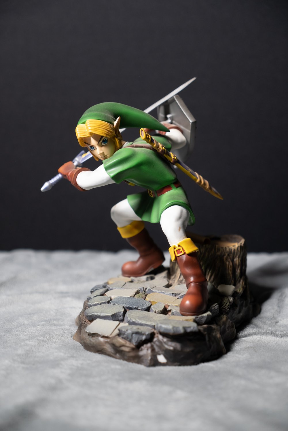 Estátua Link Adulto: The Legend of Zelda Ocarina of Time Escala 1