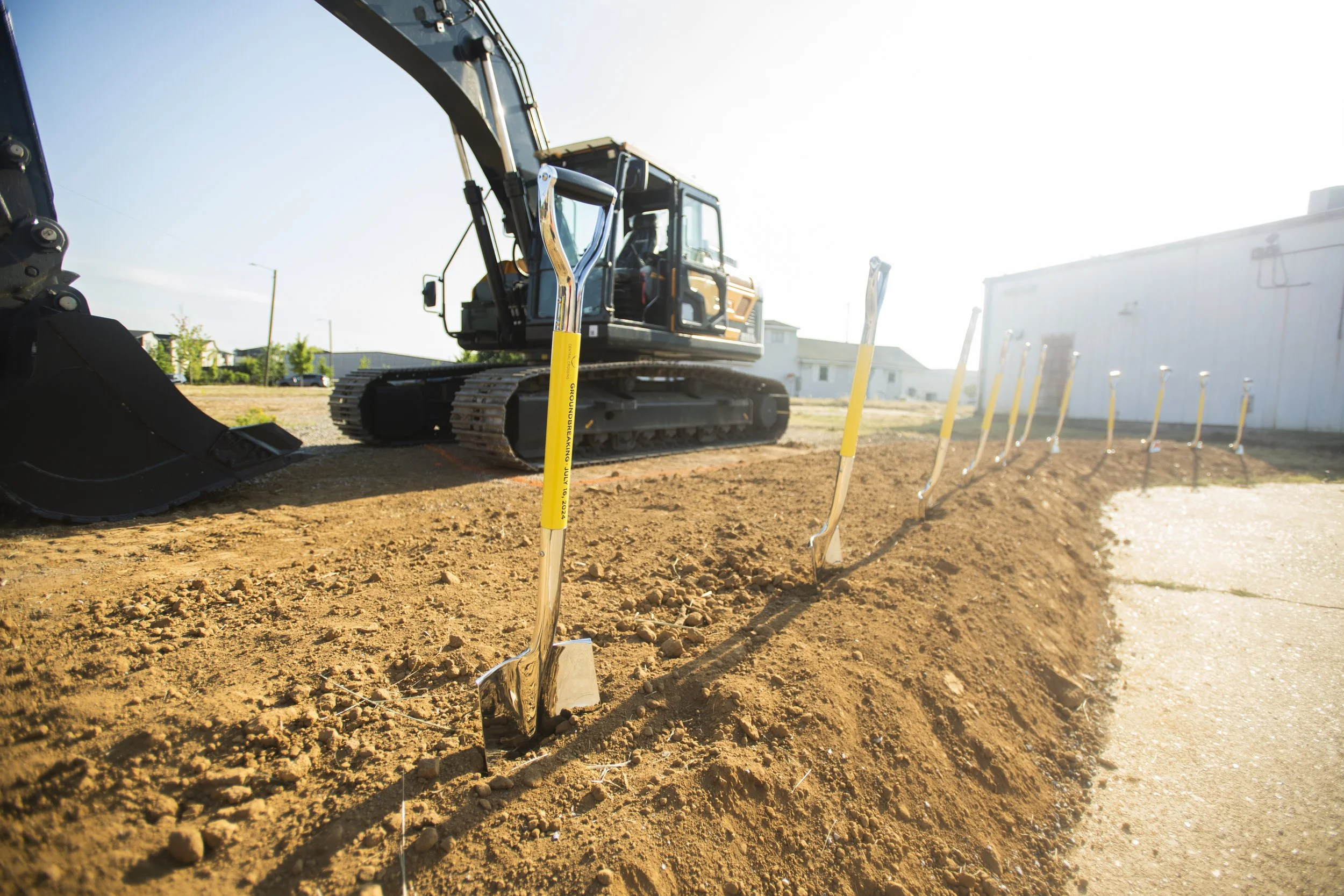 centralavegroundbreaking1116565_1.JPG