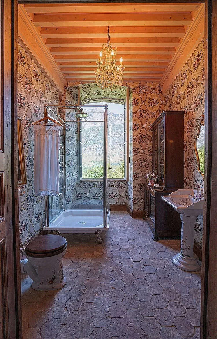 Family Suite with Mountain View