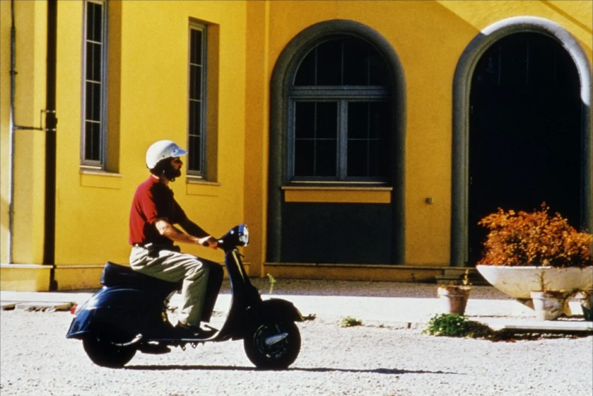 Caro Diario “Dear Diary” features a cool Vespa