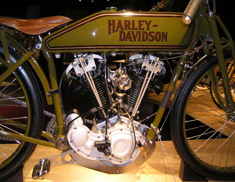 1923 – Indirect action, Two Cam, 8V Board Track Racer
