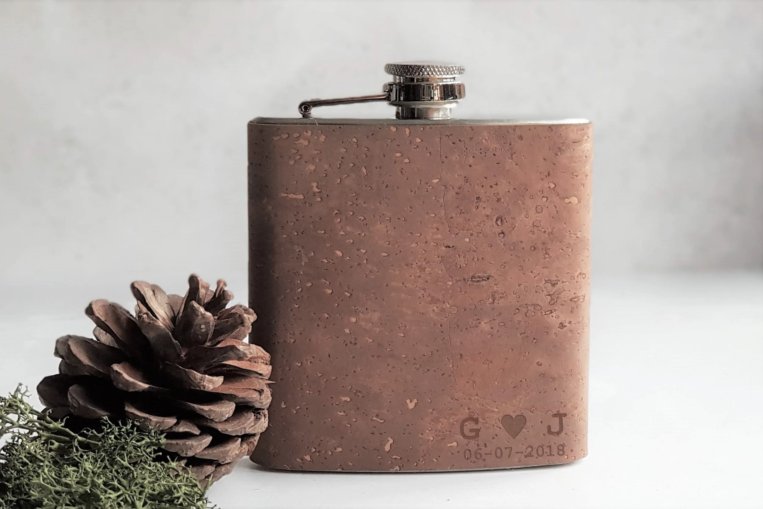 Vegan Cork Hip Flask - From £30 - HÔRD©