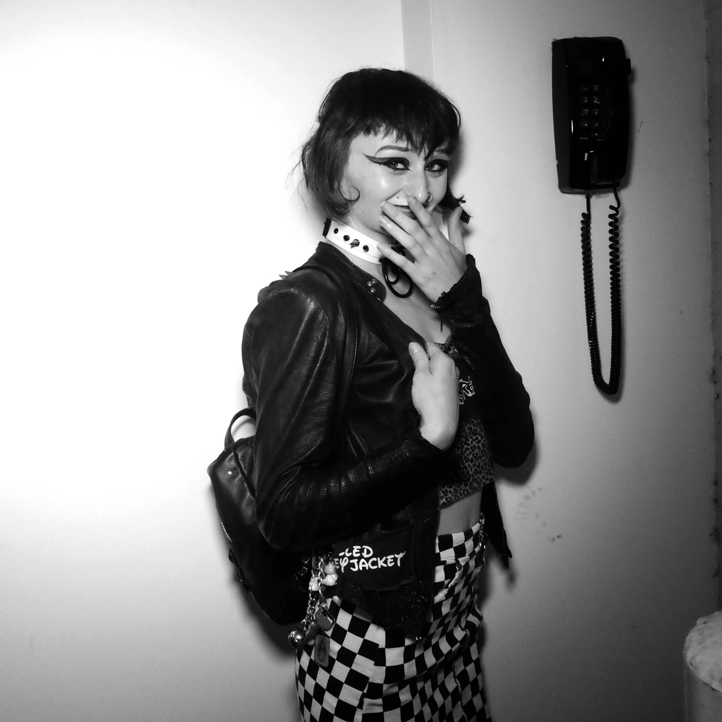 web portrait mobile closing185.jpg