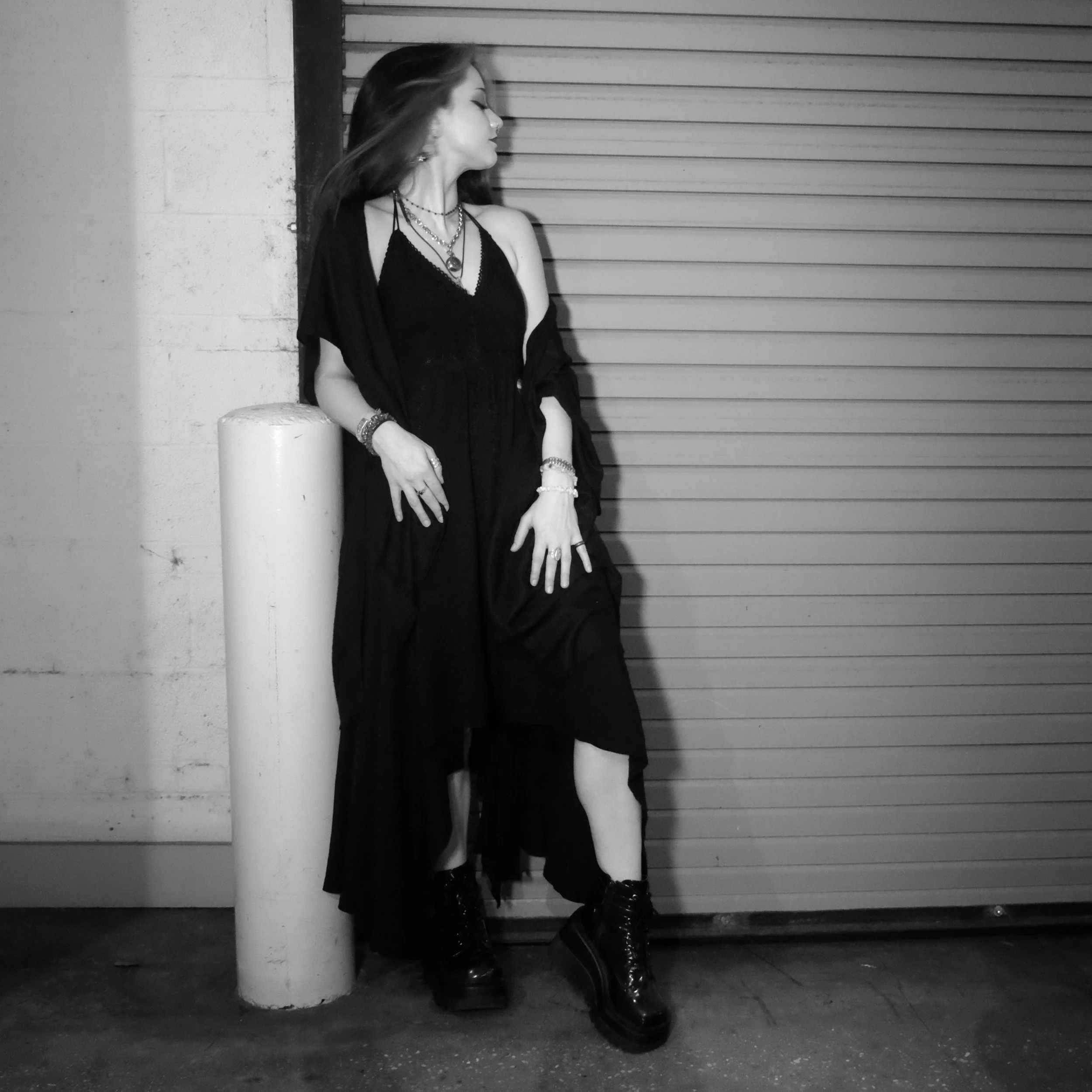 web portrait mobile closing169.jpg