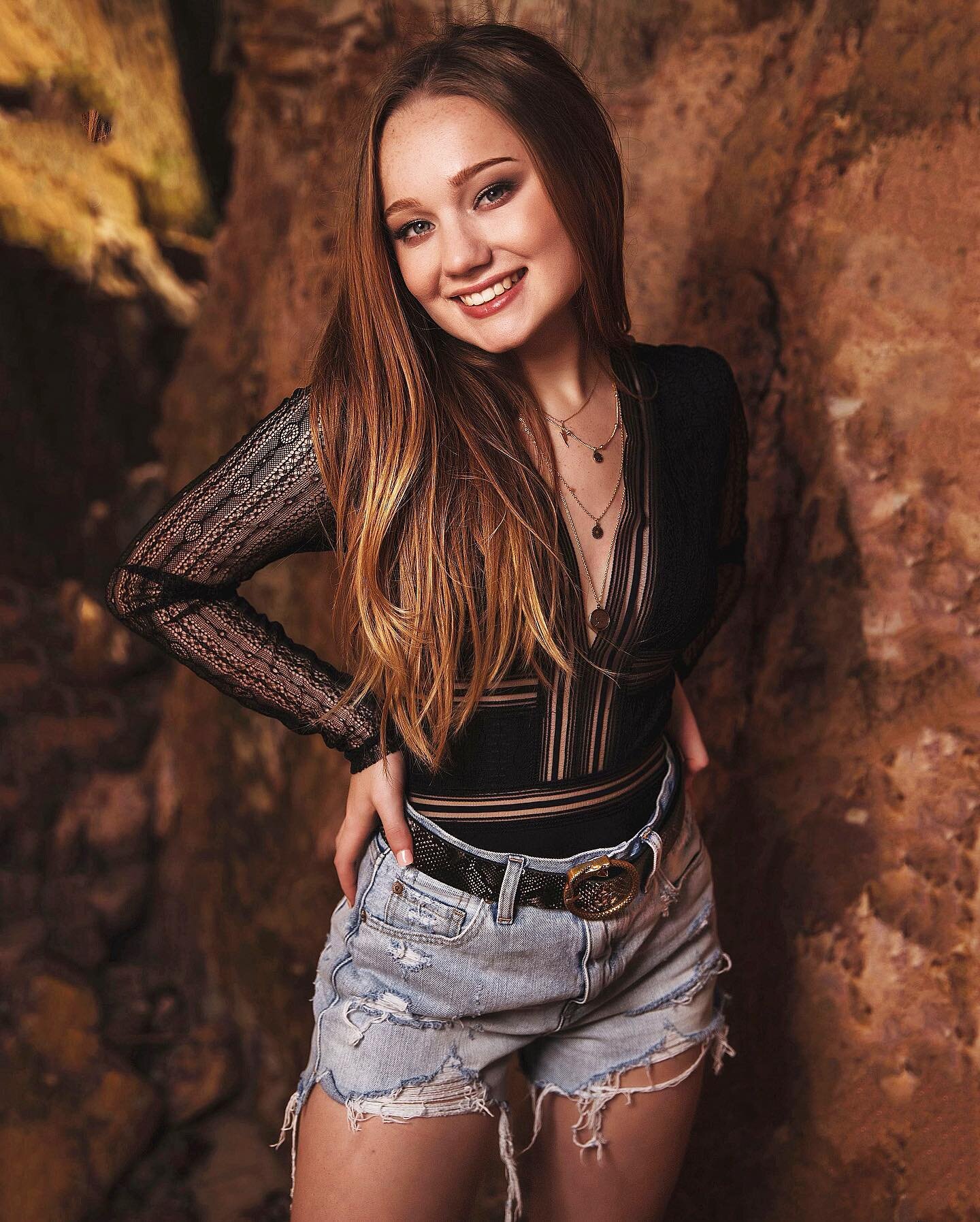 Can we have a moment for the belt 🐍 🌵 🏜️ 
#jpylesenior #throwback to @jaydenkculp on her #21st. 🎂 🍷. #jpyle #senior #seniorpics #canyon #alabama #georgia #thebestseniorportraitexperience