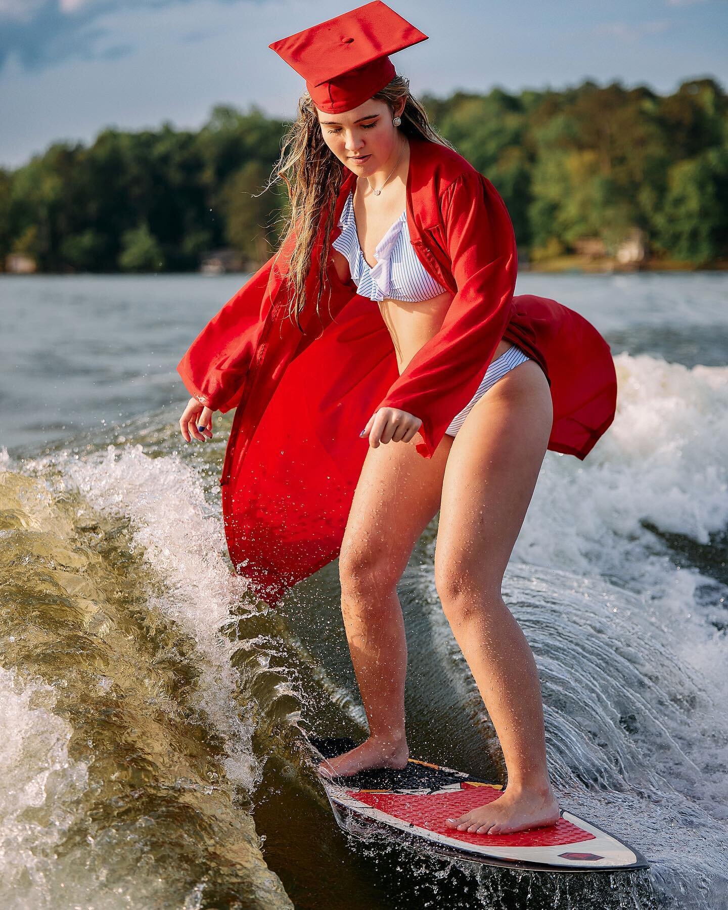 Ride that wave all the way to graduation #jpylesenior @chaylee.grace 👩🏼&zwj;🎓🚤📸 🌊  #jpyle #seniors #surf #wave #lake #lakeharding #jpyle #capandcasual #jpyleseniors #wakeboard #classof2023 #classof2024 #classof2025