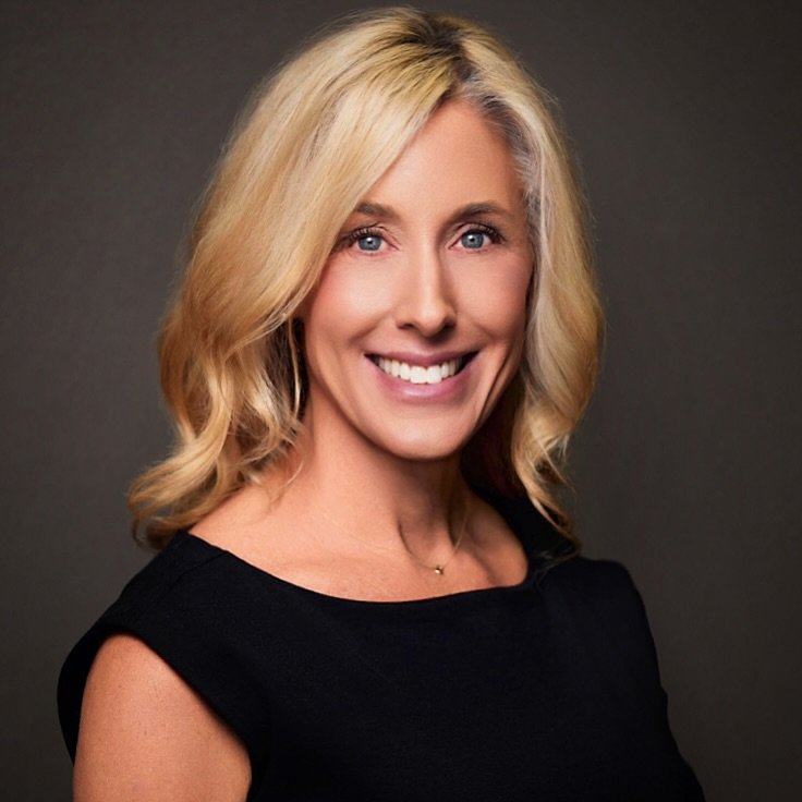 It&rsquo;s ok to look beautiful, professional, and confident for a professional headshot. 📸. We want you looking like you&hellip;.your BEST you. 
Recent #joylebusiness portrait work of @jillau , the Operations Director of 1513_wellness. ✨. 

Follow 